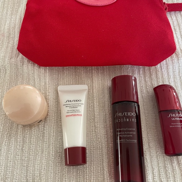Shiseido 5 piece Red Beauty products set - Picture 2 of 7